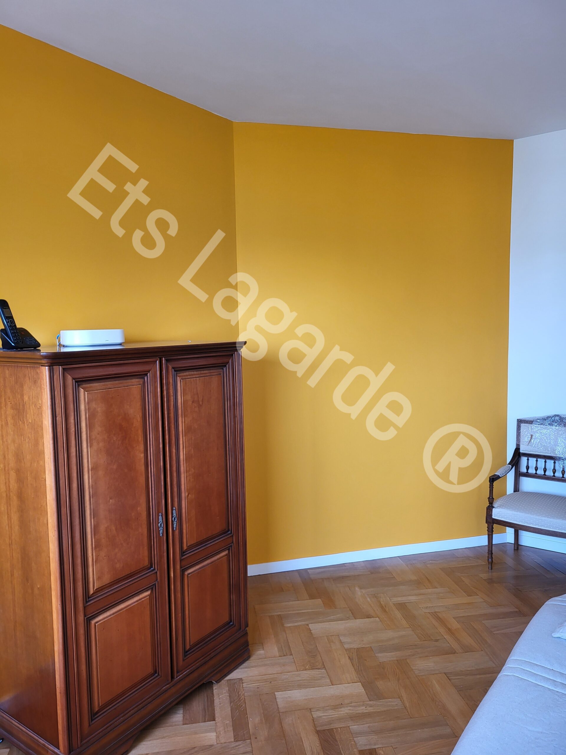 Travaux-Peintre-renovation-appartement-reims-Peinture-vitrification-parquet-chene